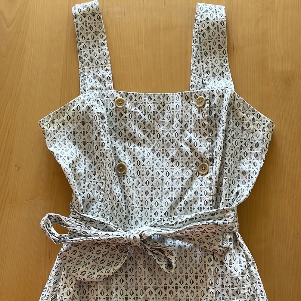 Black and white pattern tunic dress
